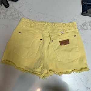 Yellow Billabong Wrangler Denim Women Shorts size 29